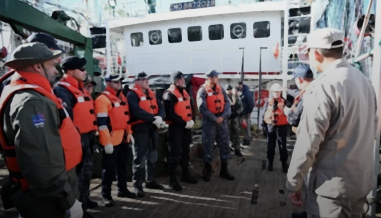 Lee más sobre el artículo La Armada de Chile se capacita junto a la Prefectura Naval Argentina para combatir la pesca ilegal