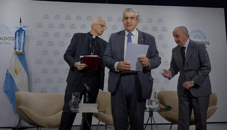 Lee más sobre el artículo Se presentó en el Congreso el libro «Larrabure, voces para el reencuentro»