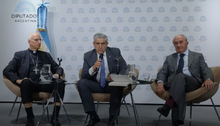 Lee más sobre el artículo Presentación oral del libro: «Larrabure, Voces para el reencuentro»